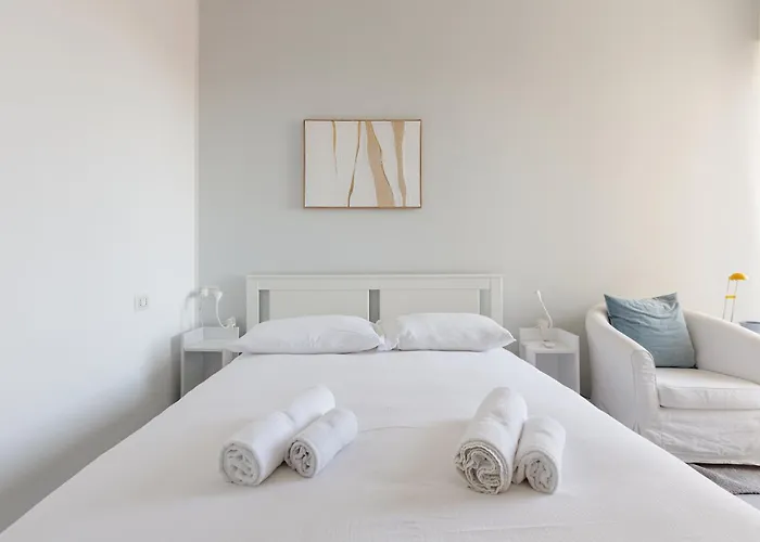 Guesthost - Bande Nere Mm1 With Balcony Apartamento Milán