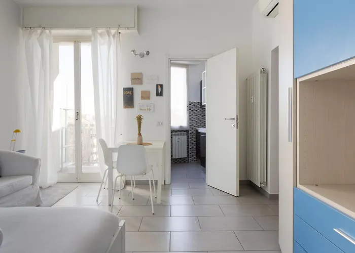 Guesthost - Bande Nere Mm1 With Balcony Milán